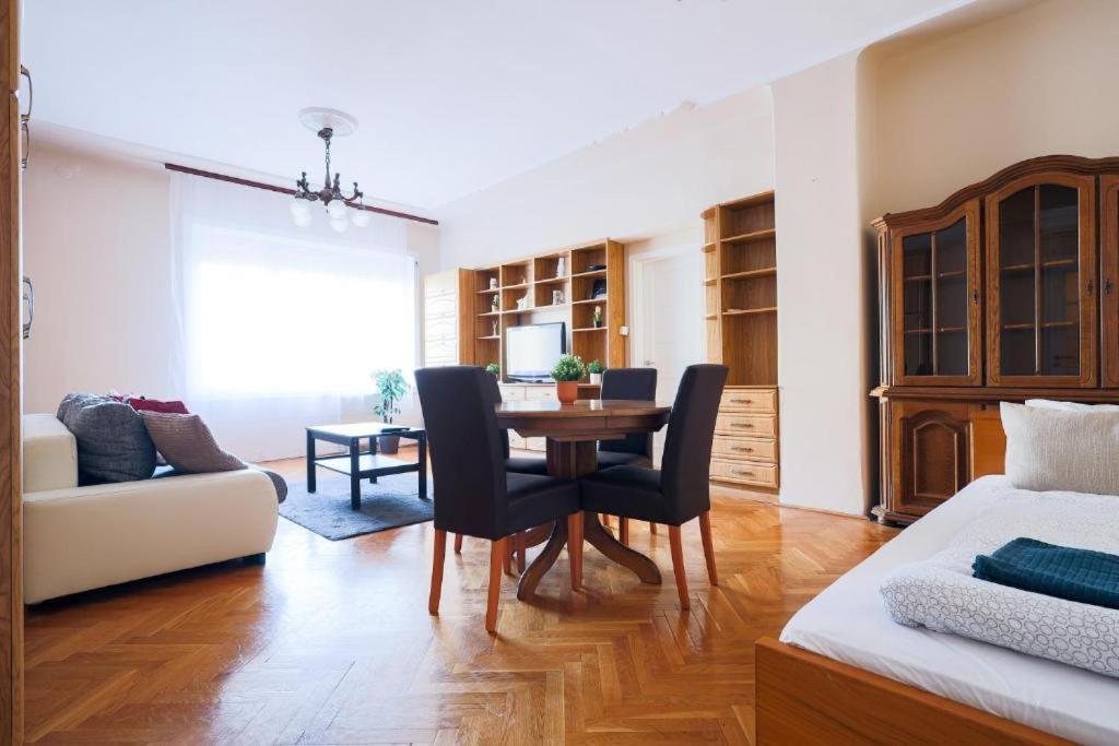 Downtown Vintage Home By Bella Budapest Eksteriør bilde
